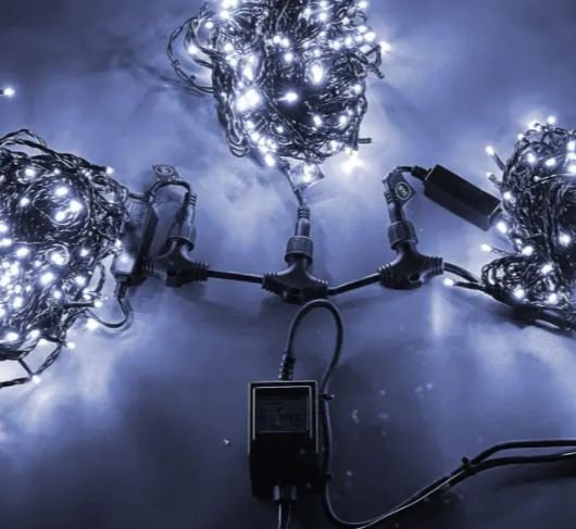 Фотография товара 'Teamprof Светодиодная гирлянда спайдер, 3 нити по 20м, мерцание, черный провод, белая'