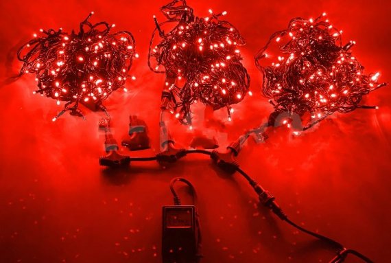Фотография товара 'Teamprof Светодиодная гирлянда спайдер, 3 нити по 20м, мерцание, черный провод, красная'